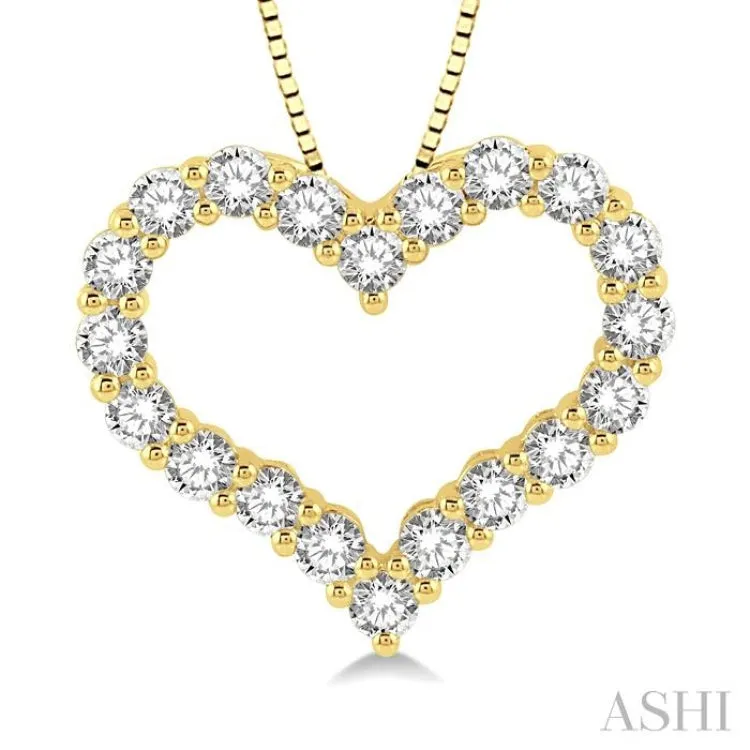 3/4 Ctw Heart Shape Round Cut Diamond Pendant With Chain in 14K Yellow Gold