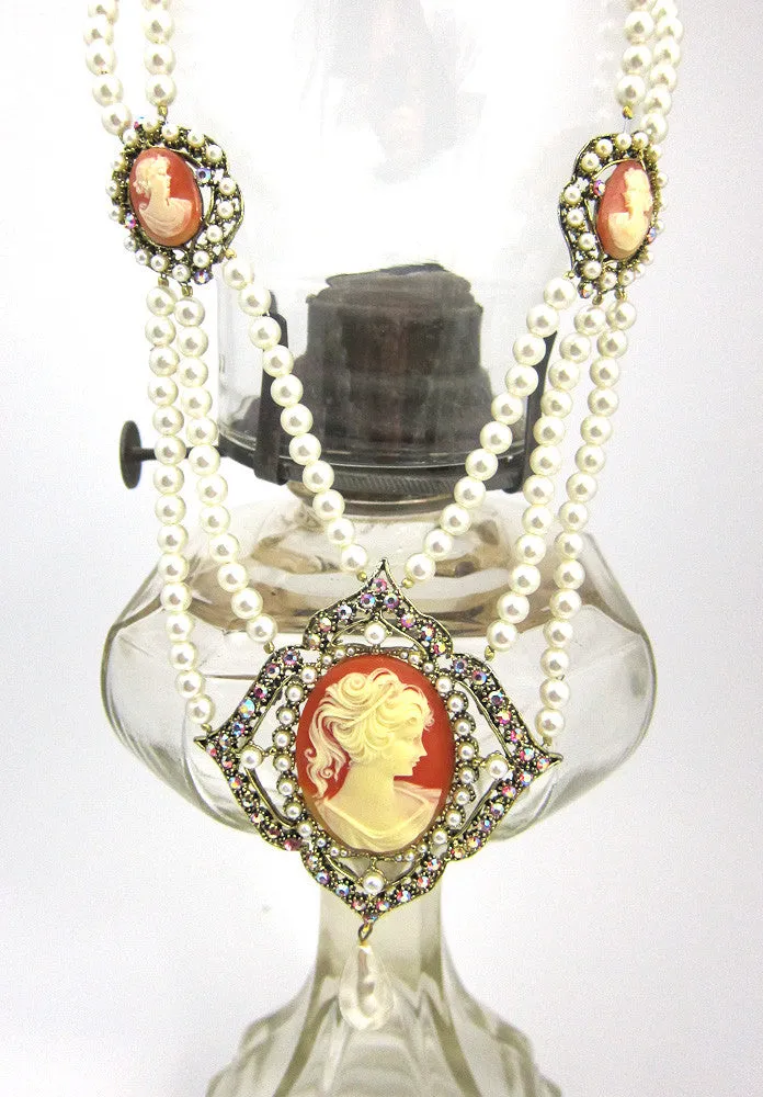 Fabulous Cameo Necklace With Pearls