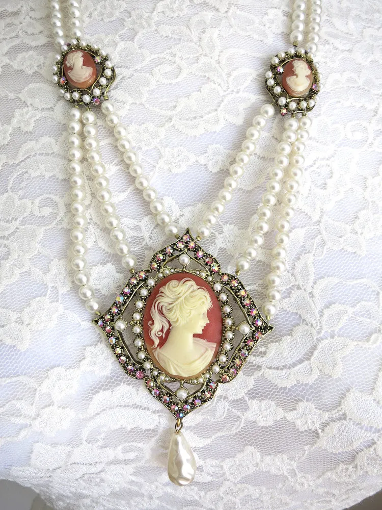 Fabulous Cameo Necklace With Pearls