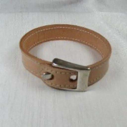 Man's Tan Leather Bracelet with a Twist