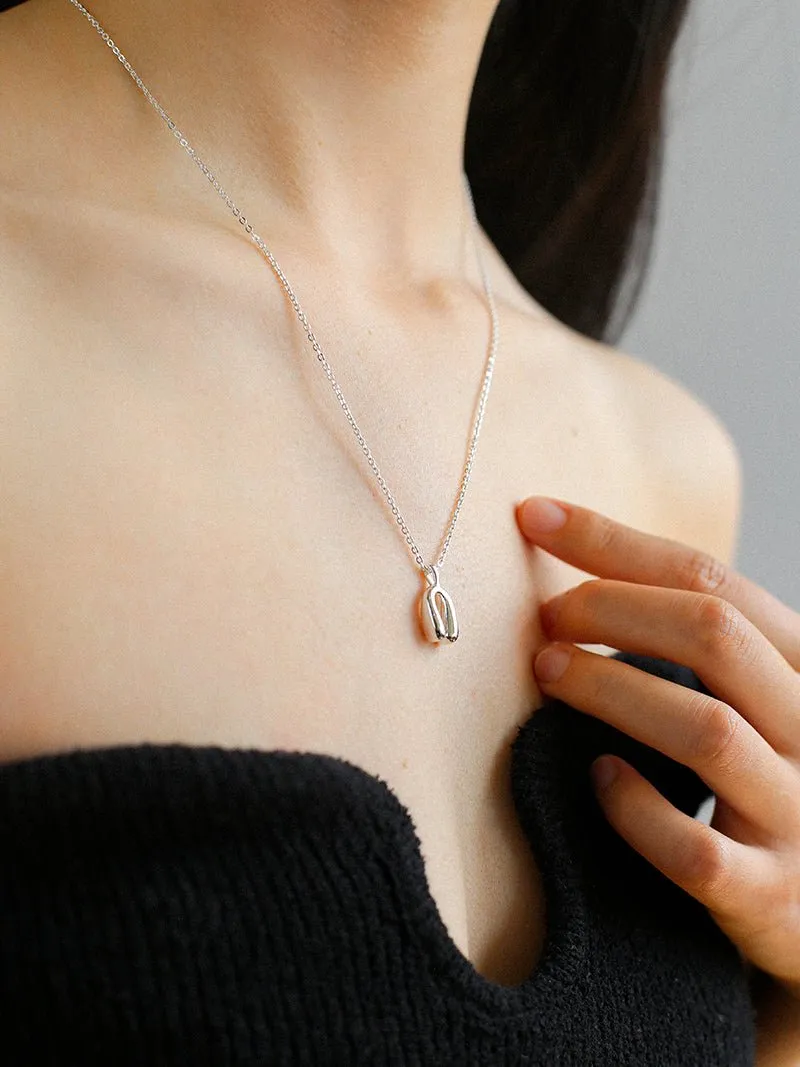 Minimalist Geometric Horseshoe Pendant Chain Necklace