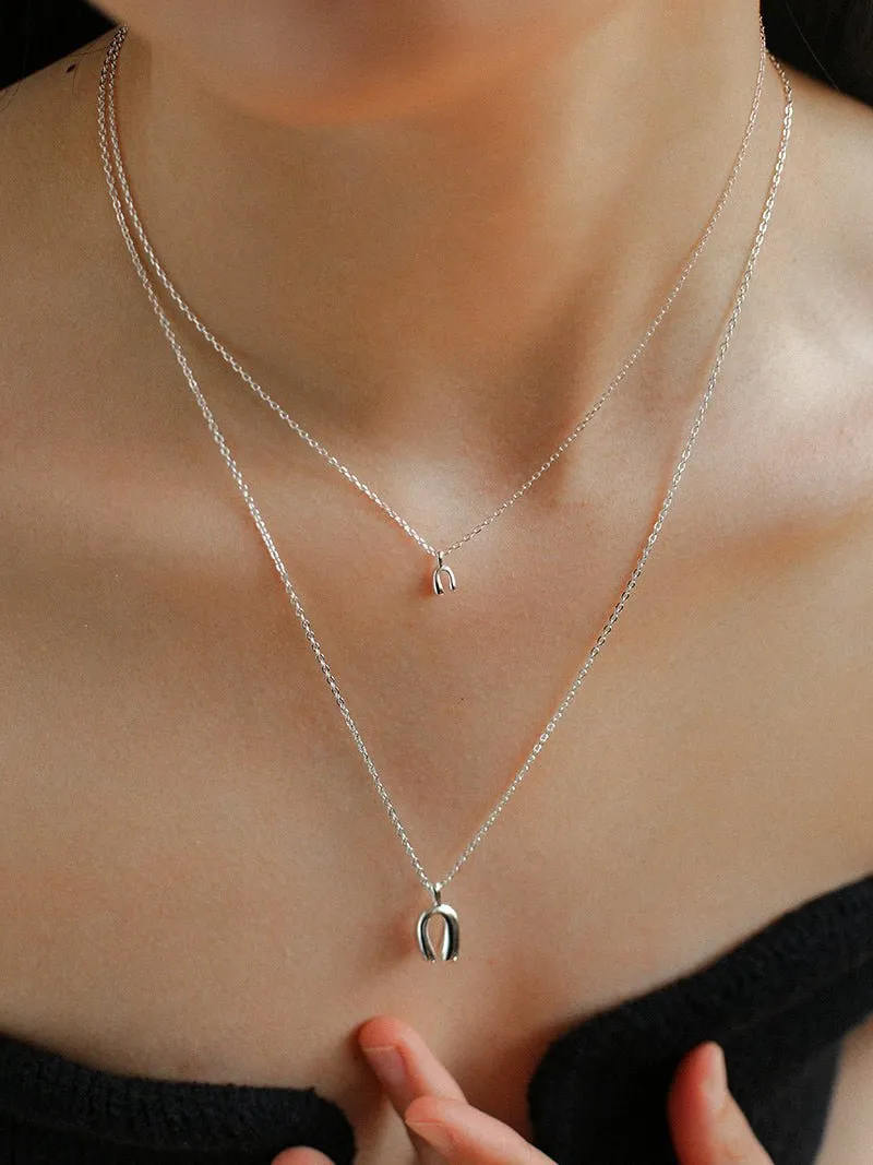 Minimalist Geometric Horseshoe Pendant Chain Necklace