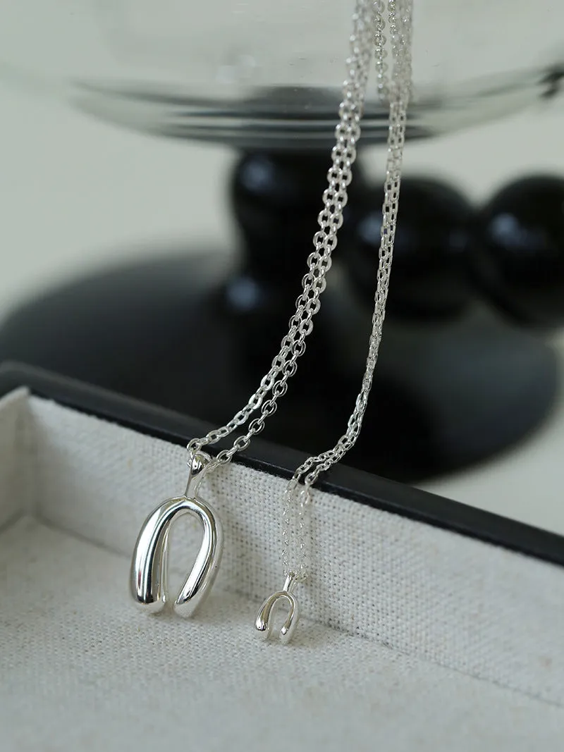 Minimalist Geometric Horseshoe Pendant Chain Necklace