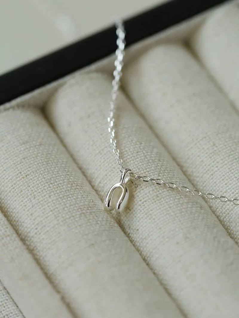 Minimalist Geometric Horseshoe Pendant Chain Necklace