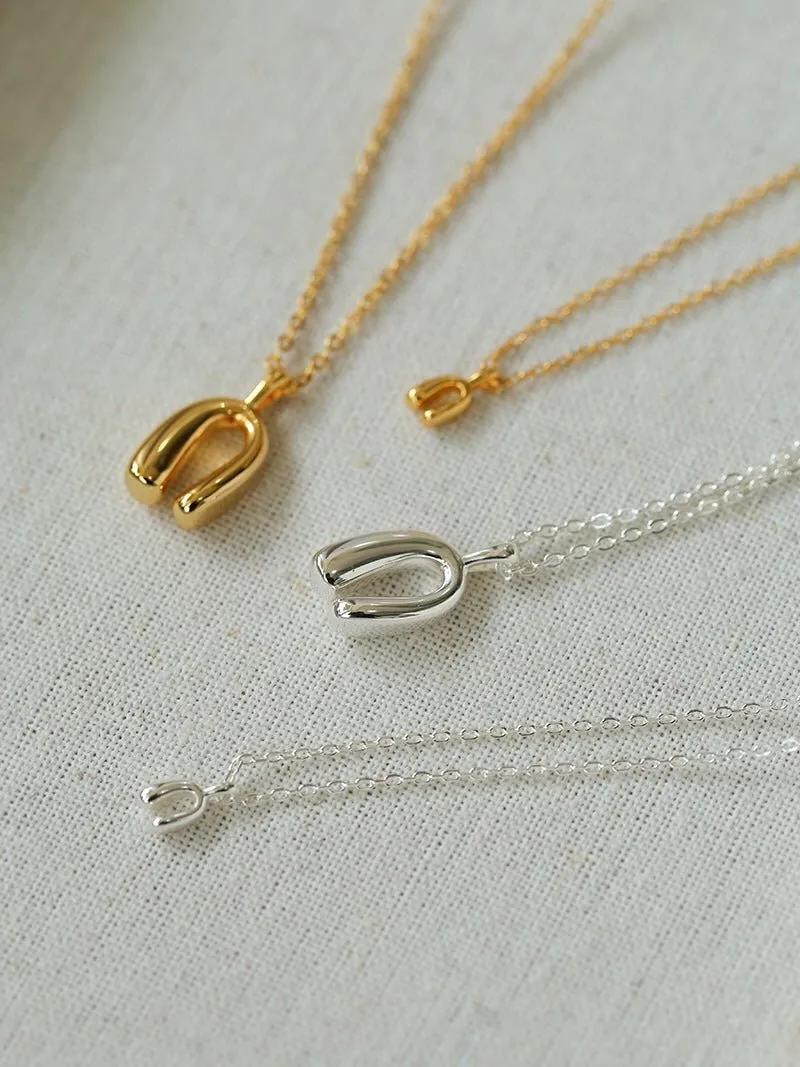 Minimalist Geometric Horseshoe Pendant Chain Necklace