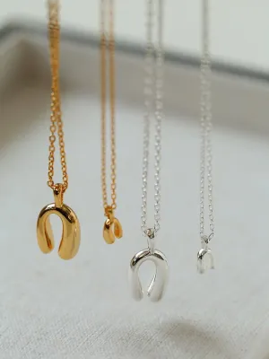 Minimalist Geometric Horseshoe Pendant Chain Necklace