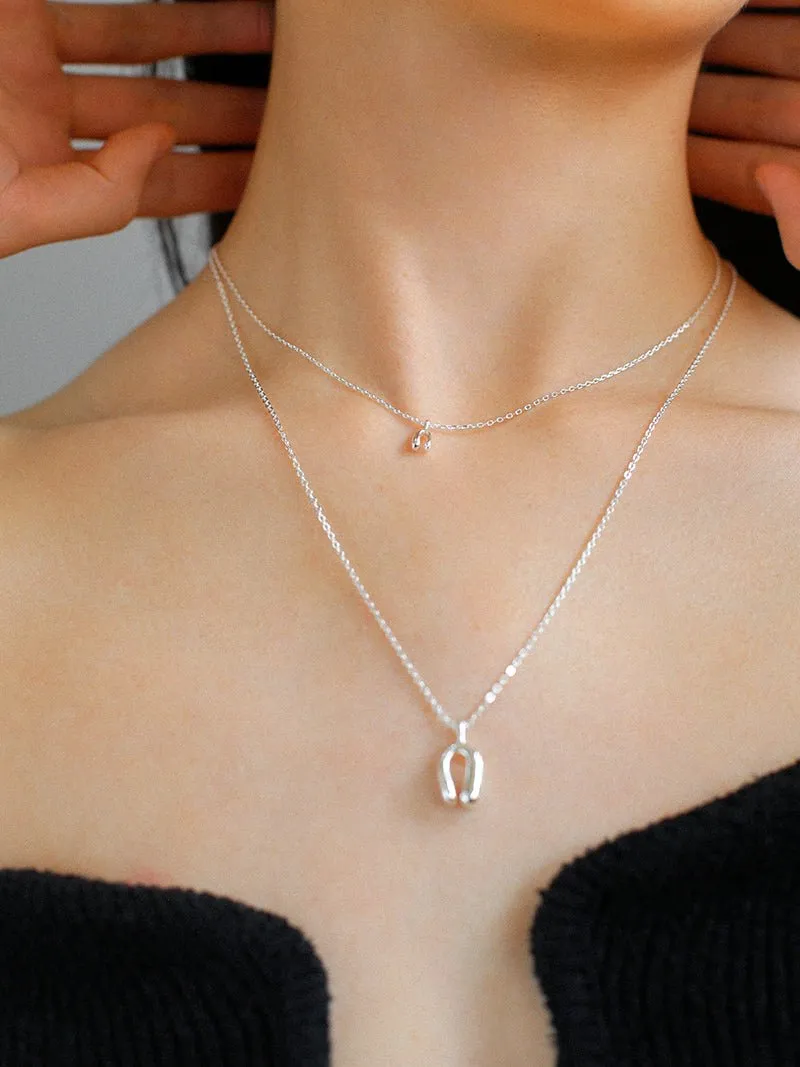 Minimalist Geometric Horseshoe Pendant Chain Necklace