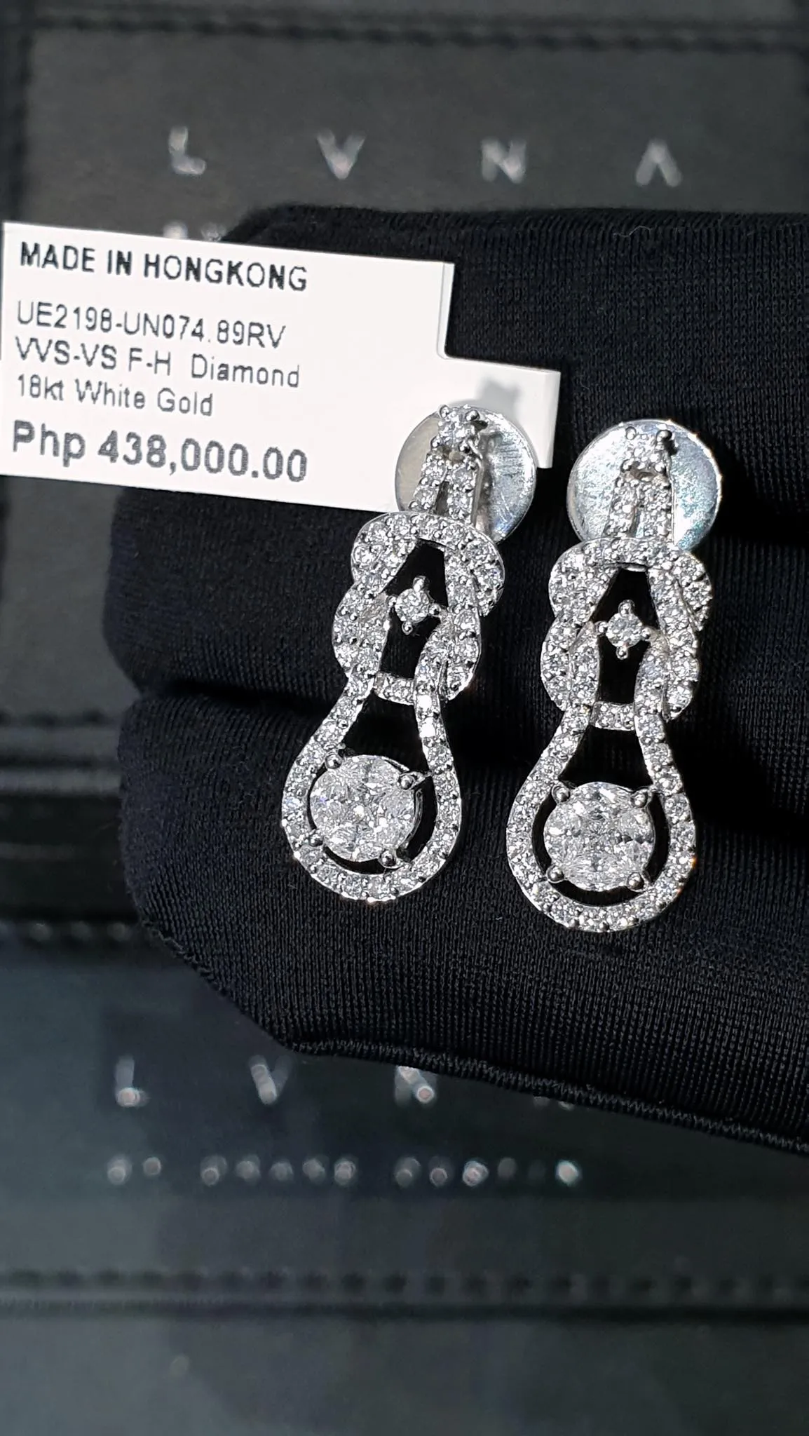 Round Invisible Setting Dangling Diamond Earrings 18kt