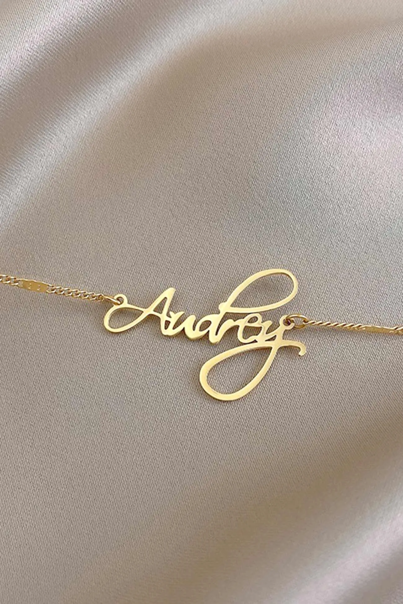 TastyHottie - Minimalist Letter Necklace