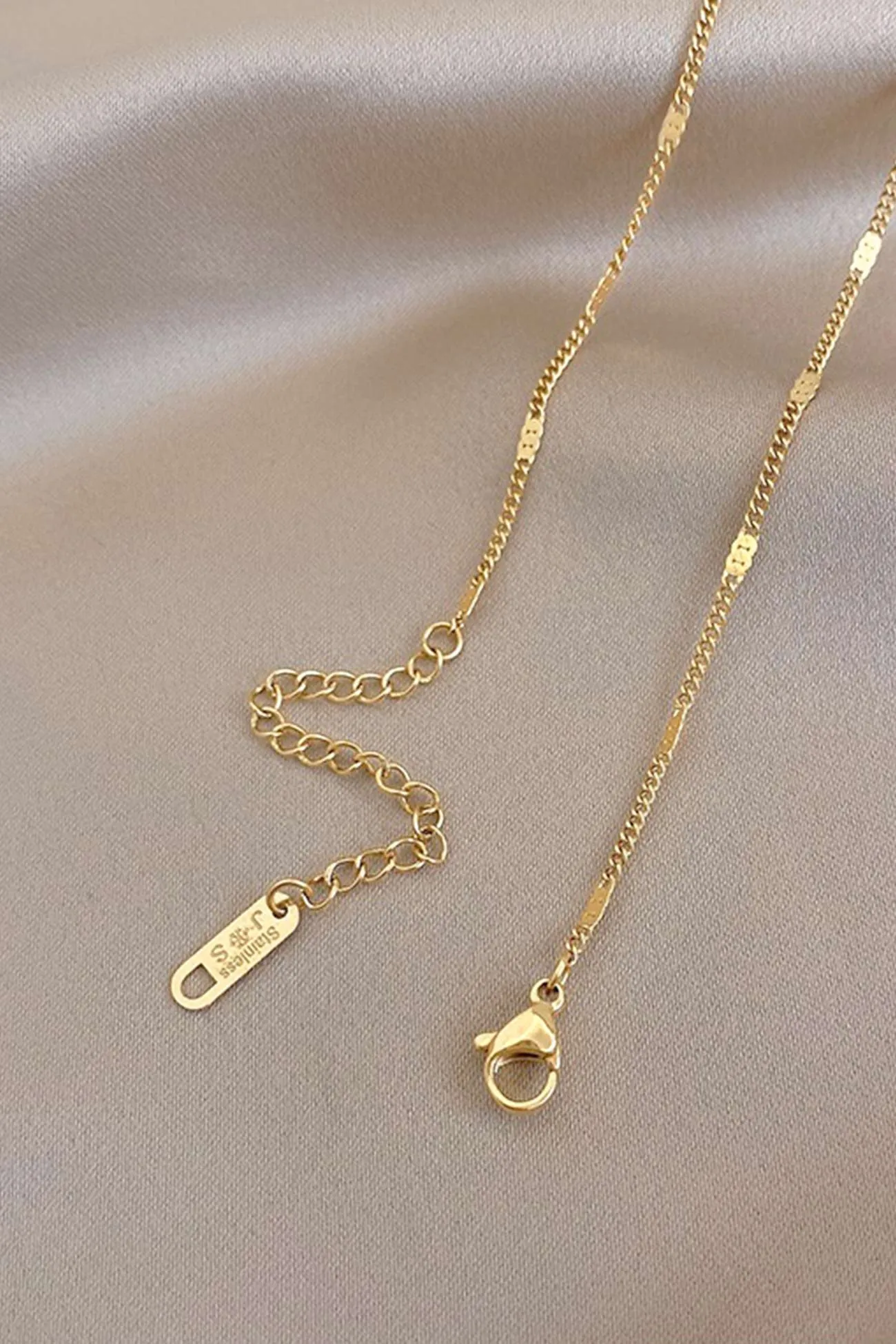 TastyHottie - Minimalist Letter Necklace